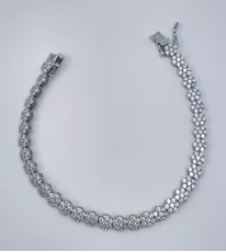 Elegantna srebrna narukvica sa cirkonima
